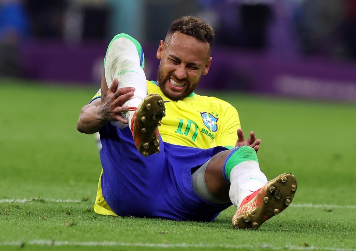 Se confirmó la lesión de Neymar y podría volver recién en los octavos de final