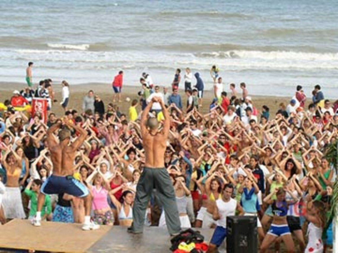 Las playas de Buenos Aires son escenario de grandes fiestas en verano. Será complicado controlar los protocolos