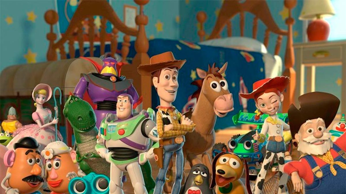 Los juguetes de Toy Story despiden a Enzo en su primer día de clase, y la  foto se vuelve viral