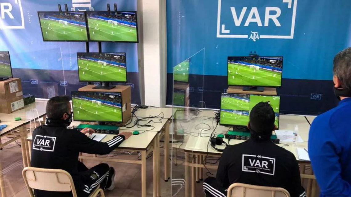 La idea es que el VAR arranque en todos los partidos de la cuarta fecha de la Copa de la Liga Profesional
