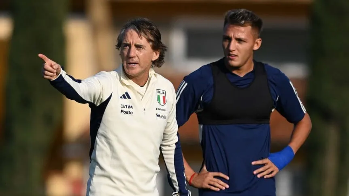 Roberto Mancini le ve mucho futuro a Mateo Retegui.