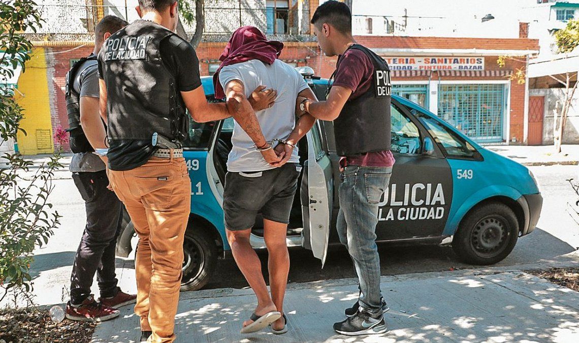 dEl hermano del Turco García es llevado detenido por personal policial.