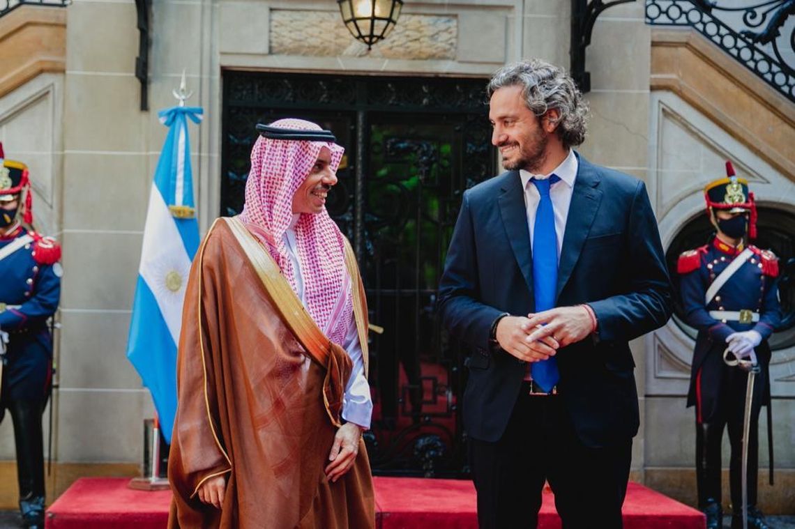 El canciller Santiago Cafiero recibió en el Palacio San Martín a su par saudita