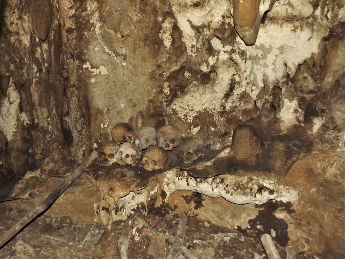 Restos humanos encontrados en la Cueva de Comalapa en Chiapas, México
