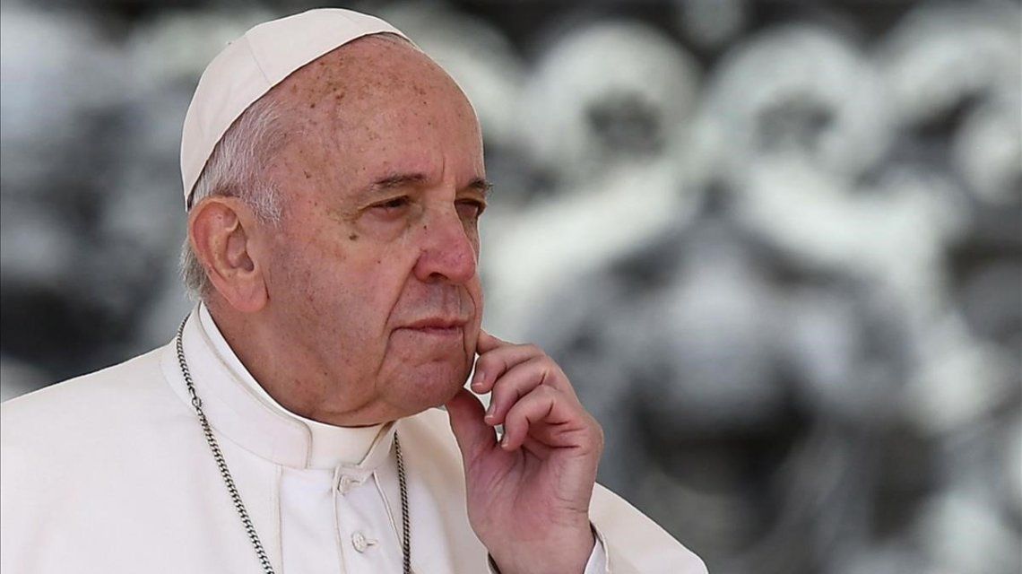 FacebooK confirmó que ayuda en la investigación del supuesto like del Papa a modelo brasileña 