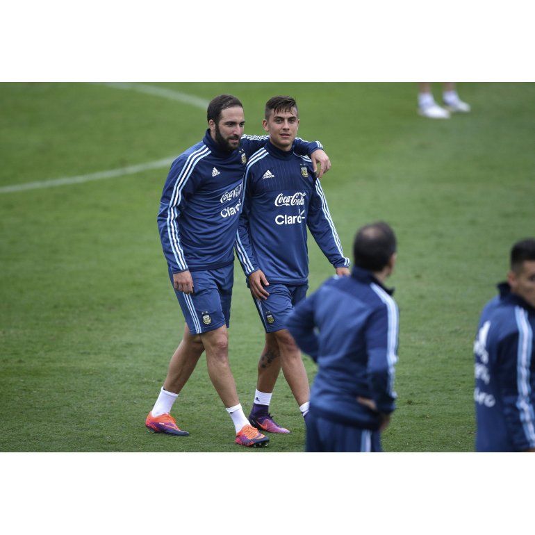 Jugadores de la Selección Argentina Gonzalo Higuaín y Paulo Dybala