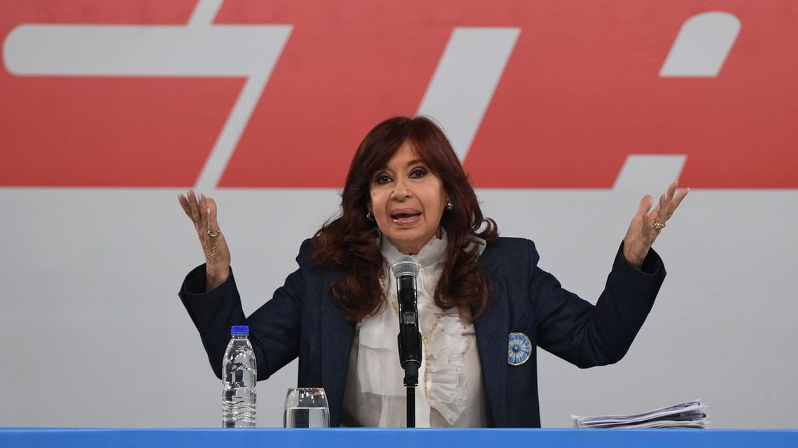 Cabe destacar que la relación entre Cristina Kirchner y Alberto Fernández no encuentra calma y en cada discurso o tuit de la vicepresidenta se abre un nuevo punto de conflicto.