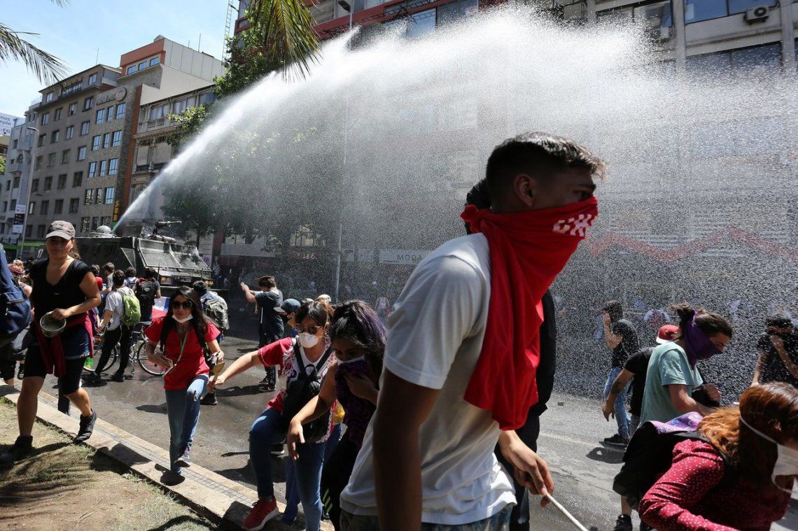 Chile en crisis: Sebastián Piñera decretó un nuevo toque de queda y es el cuarto consecutivo