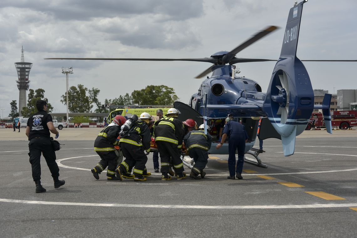 Realizan con éxito un simulacro de emergencia aérea en el aeropuerto de Ezeiza
