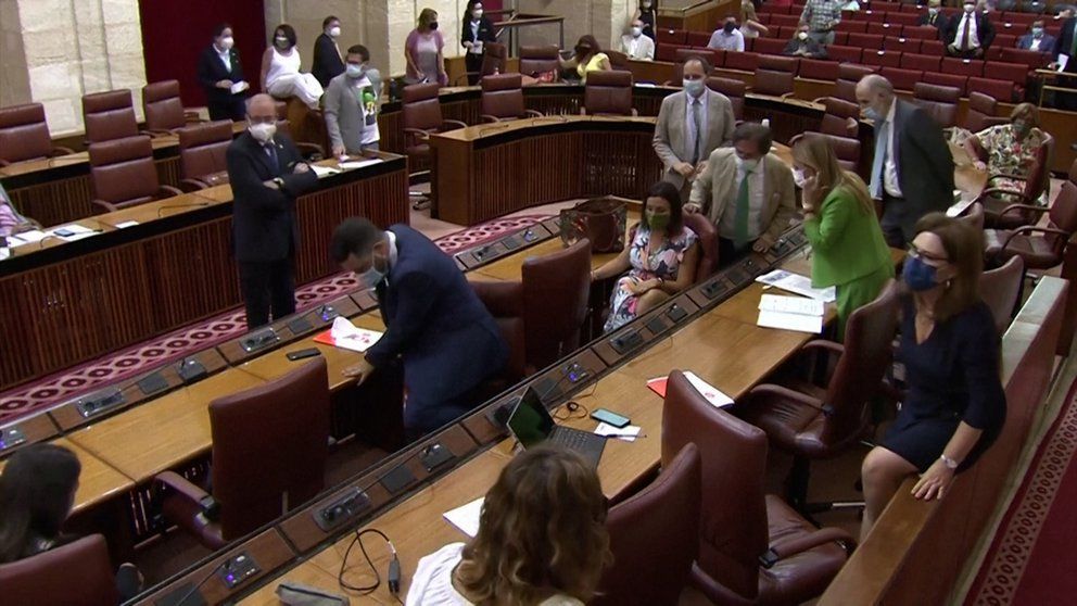 España: algunos legisladores abandonaron sus bancas por la rata