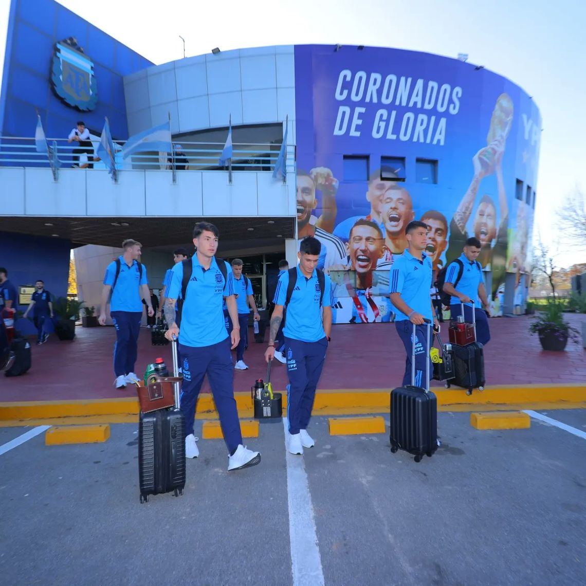 La Selección Argentina sub 20 aterrizó en Santiago del Estero y se prepara para el debut.