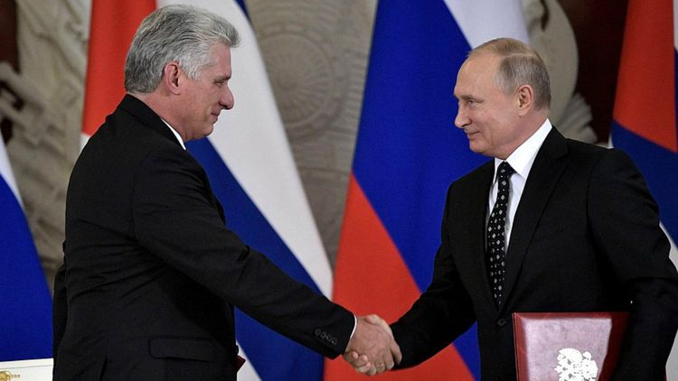 El embajador ruso en la isla cuestionó la política de Washington y aseguró que su país mantendrá la cooperación económica y política.