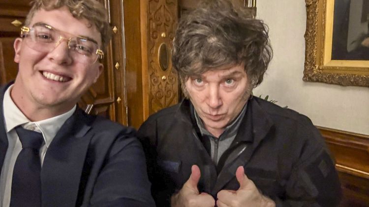 La Justicia analiza borradores de un presunto acuerdo entre Javier Milei y Hayden Davis hallados en el celular de Mauricio Novelli.