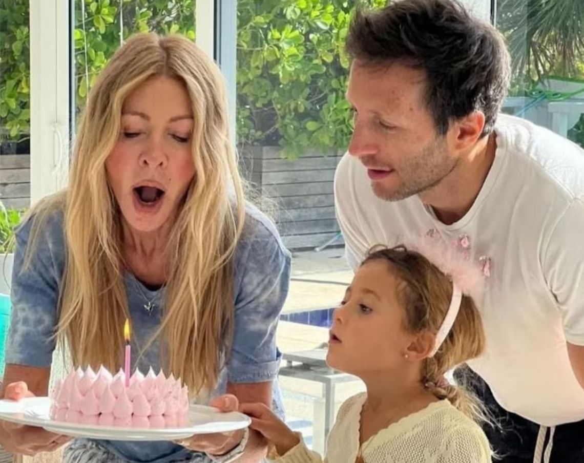 Mila , de 7 añitos, con su papá, Tomás, y su abuela, Cris Morena. 
