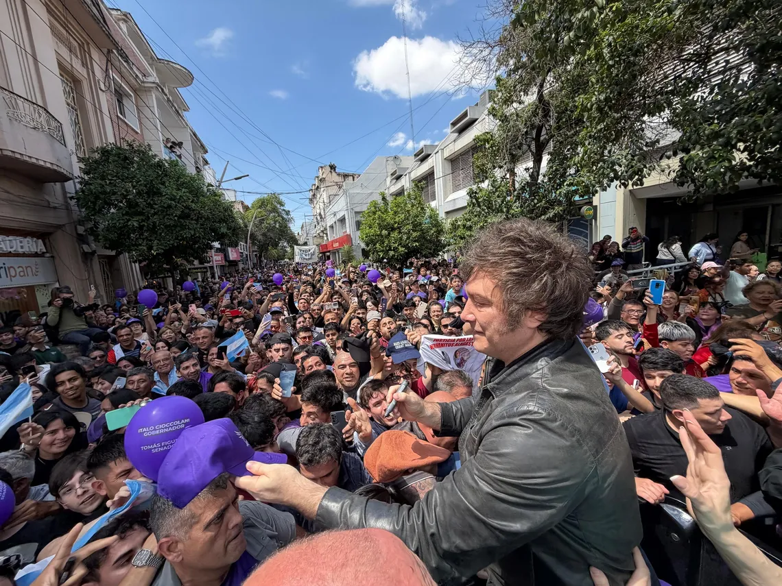 En medio de sus recorridas por el interior, Javier Milei estuvo el sábado en Santiago del Estero y Tucumán.