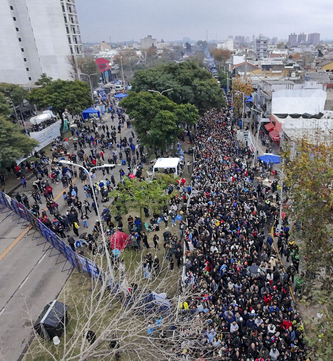 Miles de fanáticos despiden al exlíder de Los Redondos en Avellaneda.
