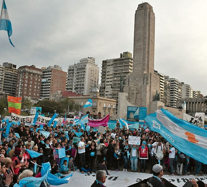 dSectores “pro vida” marcharon ayer en Rosario contra la ley del aborto.