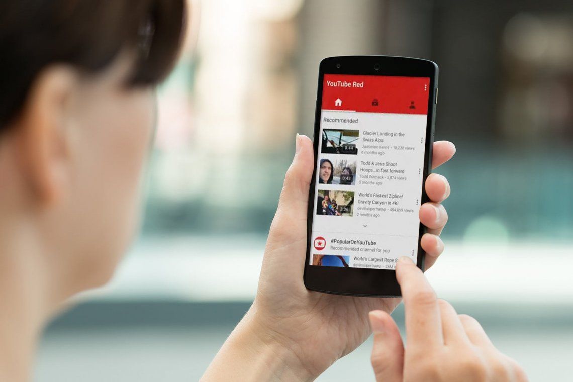 YouTube: cómo ver videos sin que se te agoten los datos del móvil