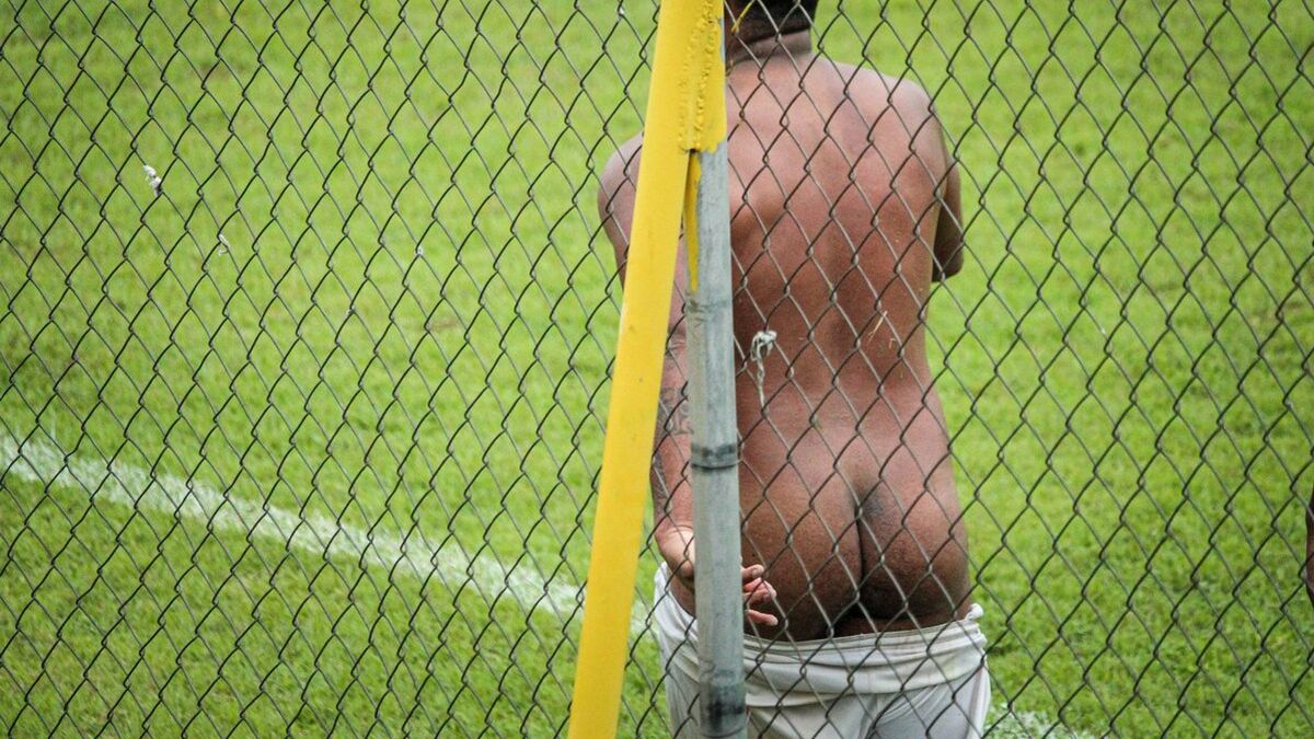 Brasil: jugador de fútbol se desnudó para festejar un gol