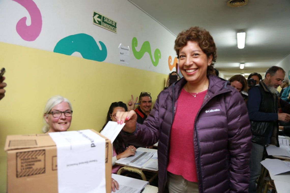 Elecciones en Río Negro: Arabela Carreras consolida al oficialismo local con una amplia ventaja