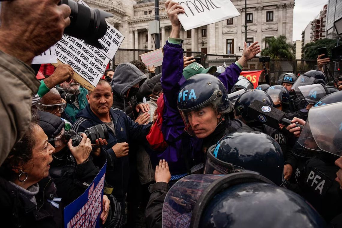 Represión en el Congreso. 