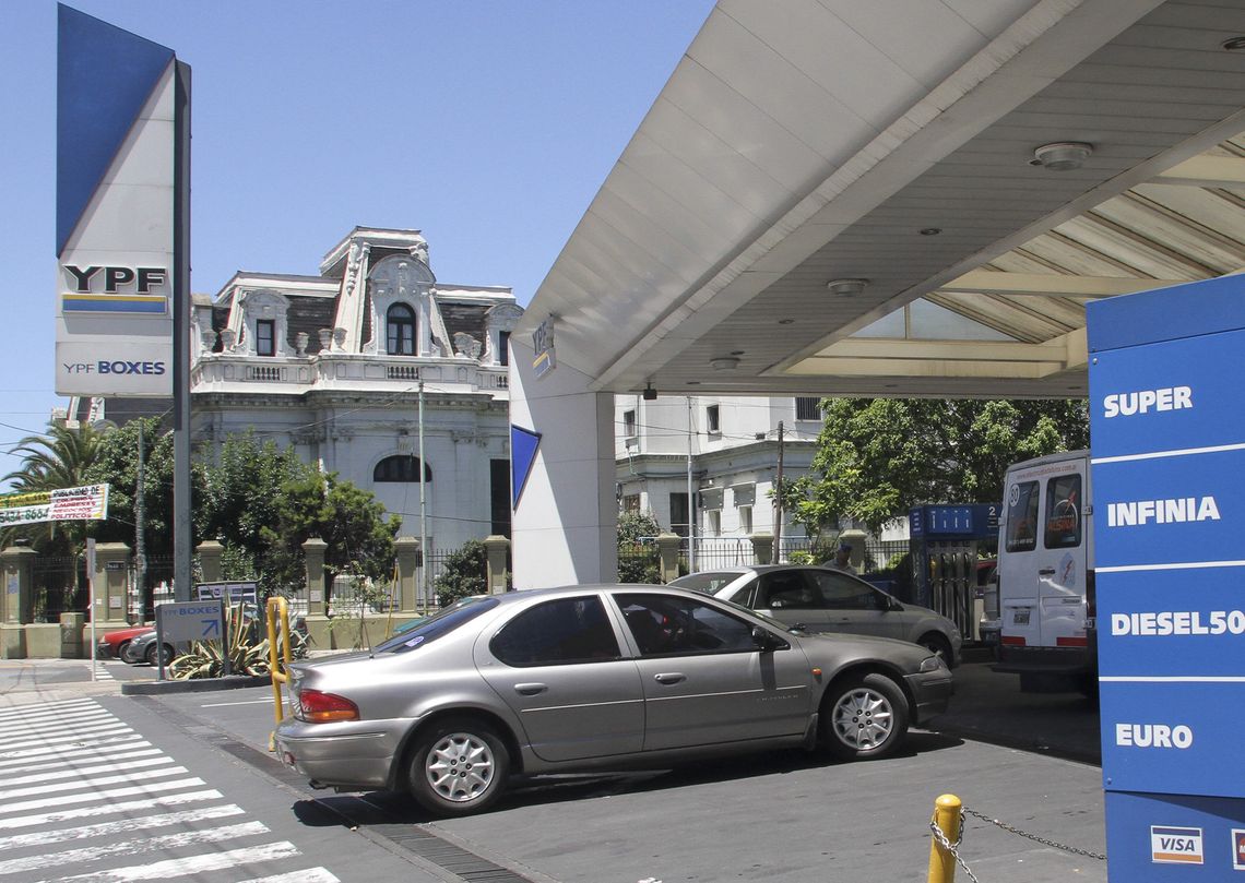 En el mapa de las petroleras, la estatal YPF continúa operando como el pulmón del mercado de los combustibles.