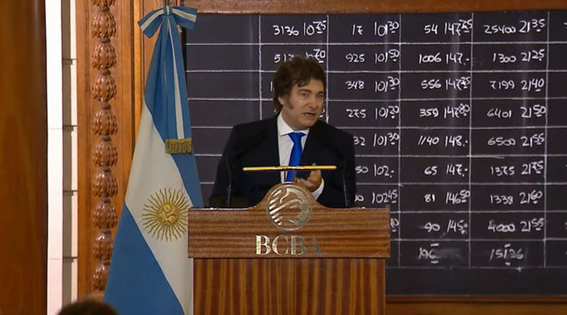 Javier Milei confirmó en la Bolsa de Comercio que vetará el aumento a los jubilados