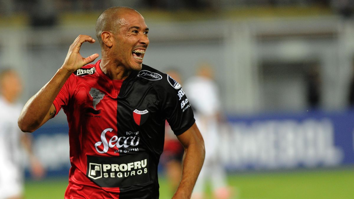 En un partido intenso, Colón le ganó al Lobo