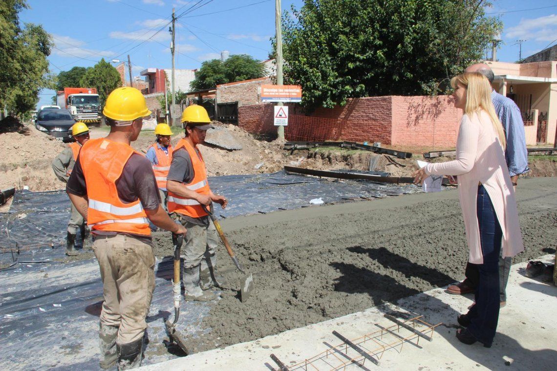 Obras de asfalto para el postergado barrio Los Ceibos