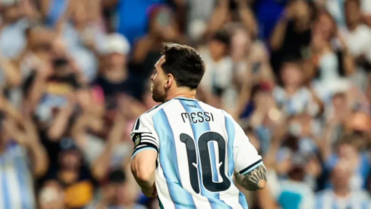 Messi convirtió de penal en el triunfo ante Islandia y llevó tranquilidad sobre su estado físico antes del Mundial.