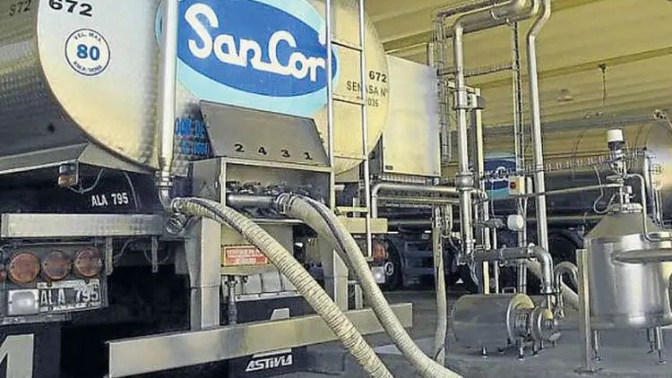 Más de 900 trabajadores perderán su empleo.