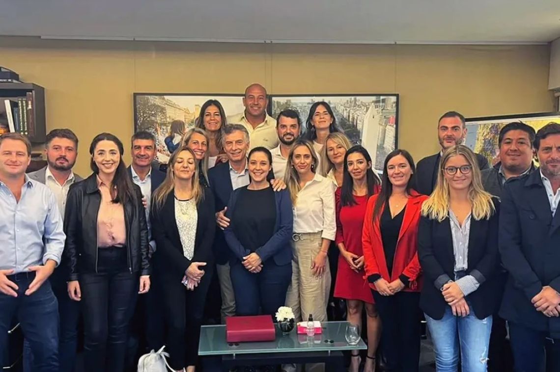 Mauricio Macri se reunió en su oficina con el bloque de diputados Pro bonaerenses.
