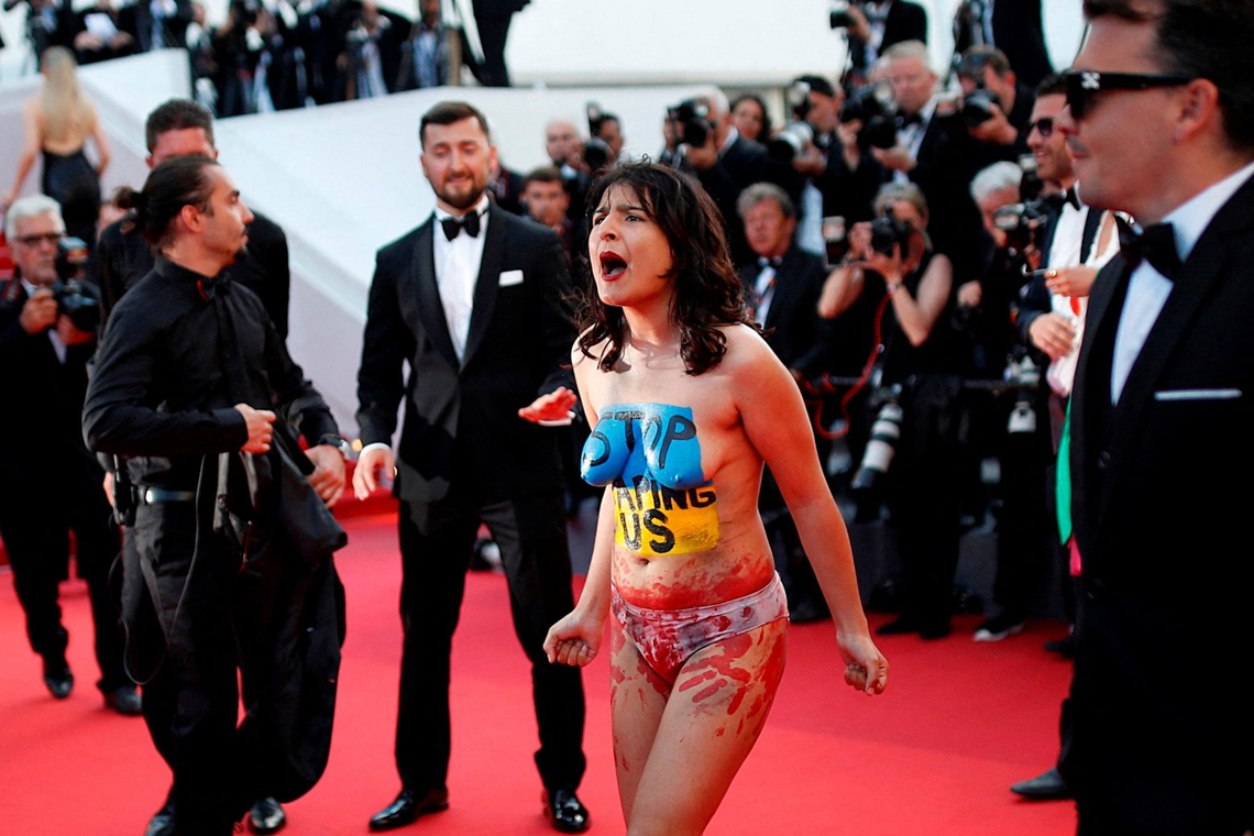 Una mujer desnuda sacudió la alfombra roja del Festival de Cannes