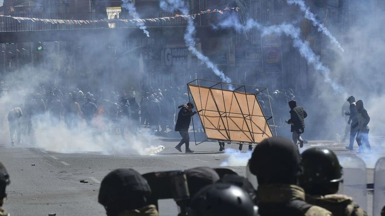 Los manifestantes exigen la renuncia del presidente boliviano, Rodrigo Paz.