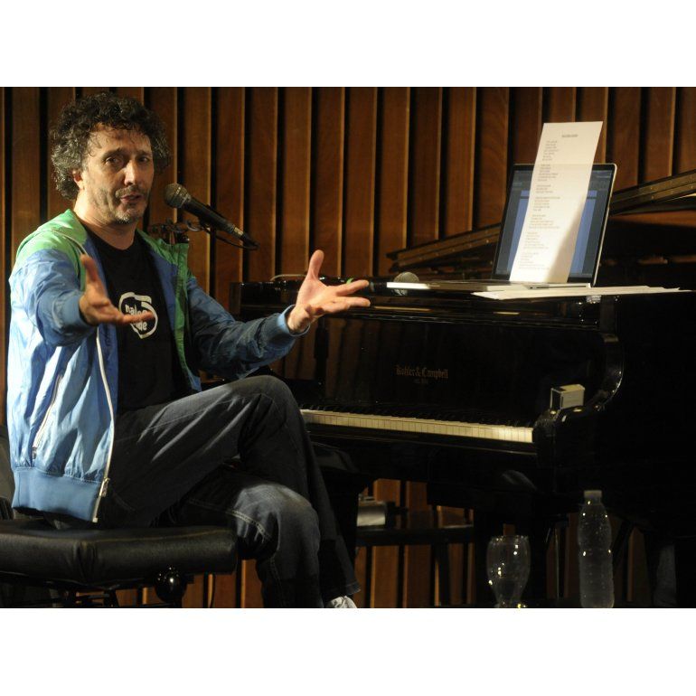 Fito Páez recordó a Spinetta en la Biblioteca Nacional