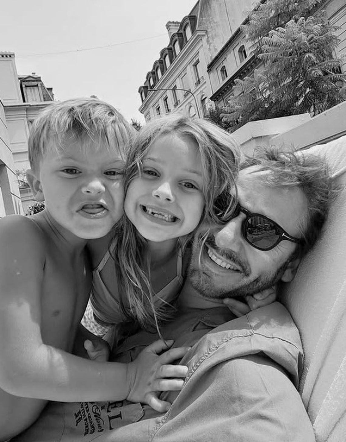 Benjamín Vicuña con Magnolia y Amancio, sus 2 hijos en común con la China Suárez. 
