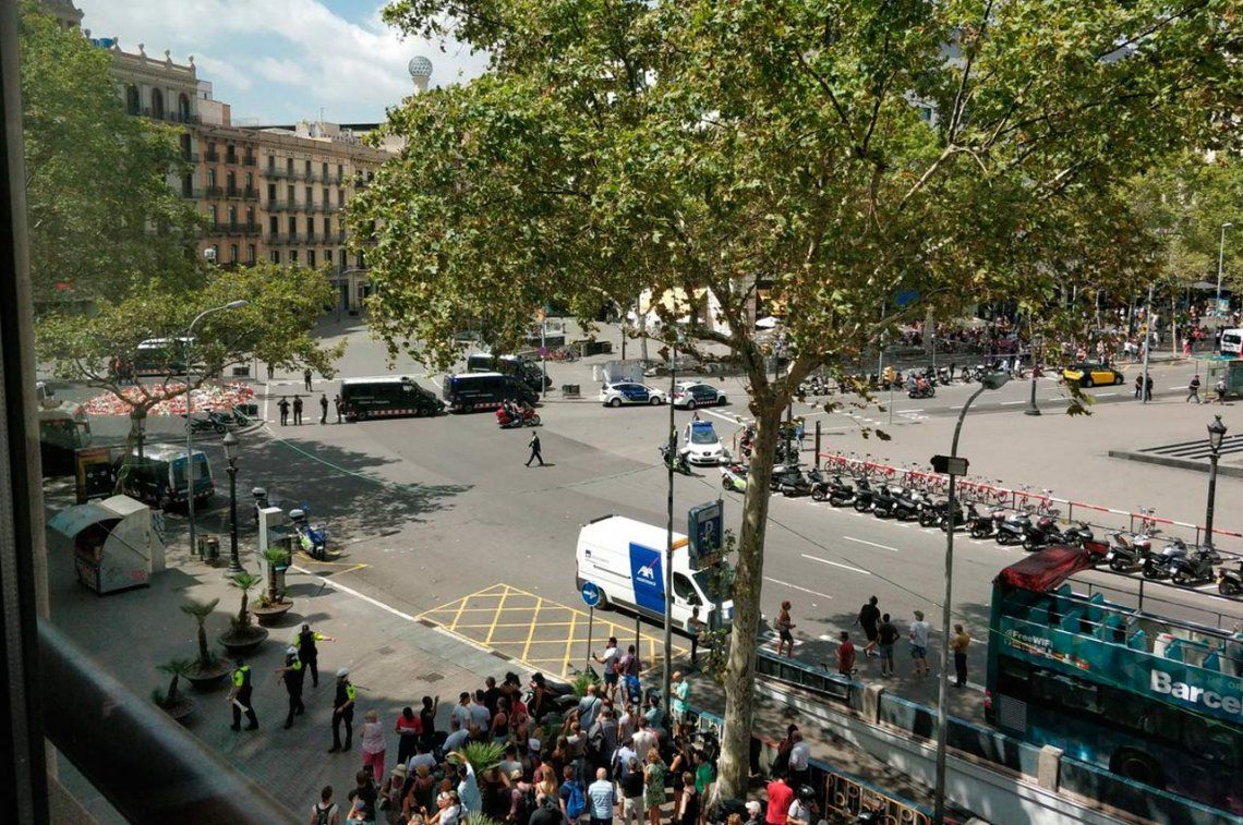 Desalojaron Plaza Catalunya por un paquete sospechoso