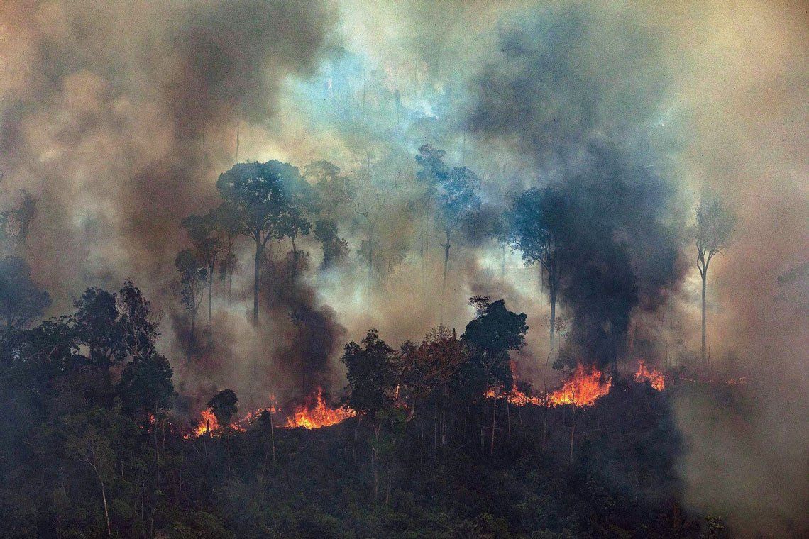Mesa debate sobre incendios en Amazonas