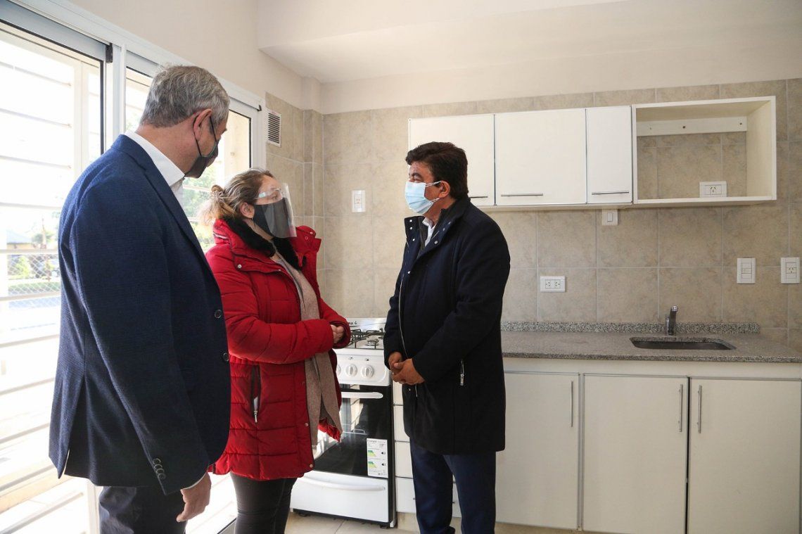 Espinoza entregó 31 nuevas viviendas del Procrear en Ciudad Evita