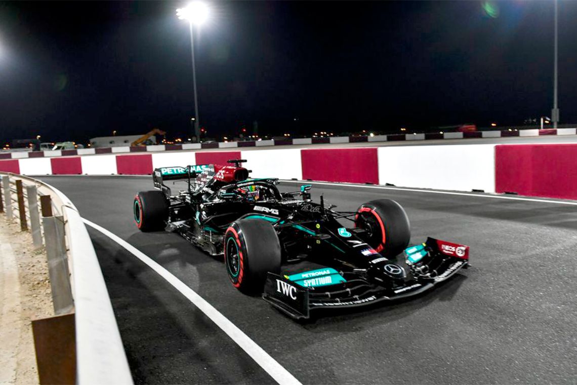 Hamilton hizo la pole en Qatar y va con todo por el campeonato