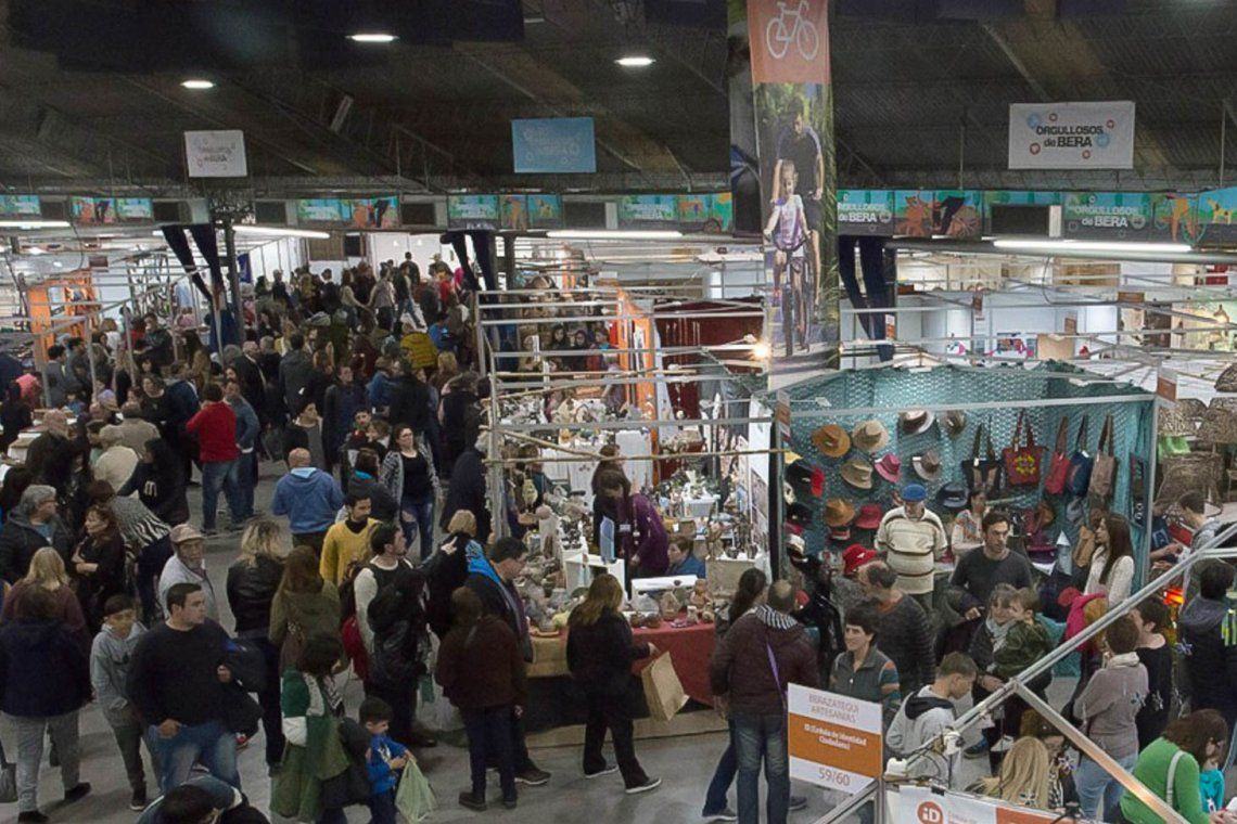 Los visitantes pudieron apreciar y comprar distintos productos.