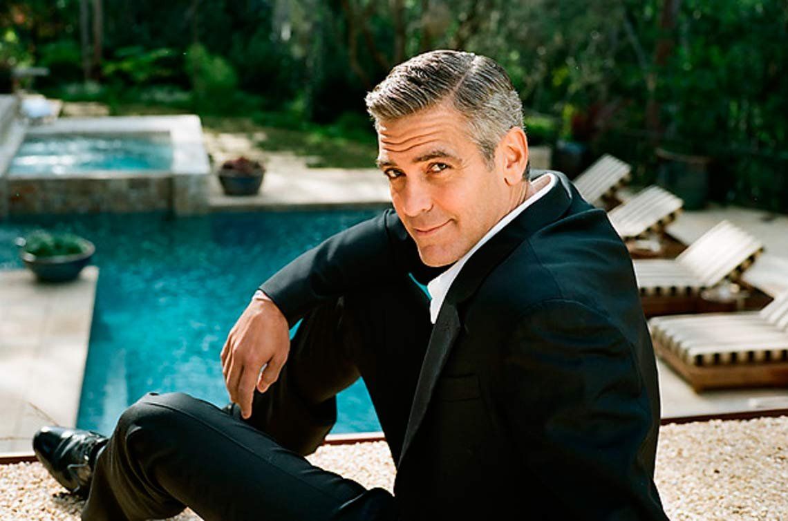 George Clooney chocó mientras viajaba en moto en Italia