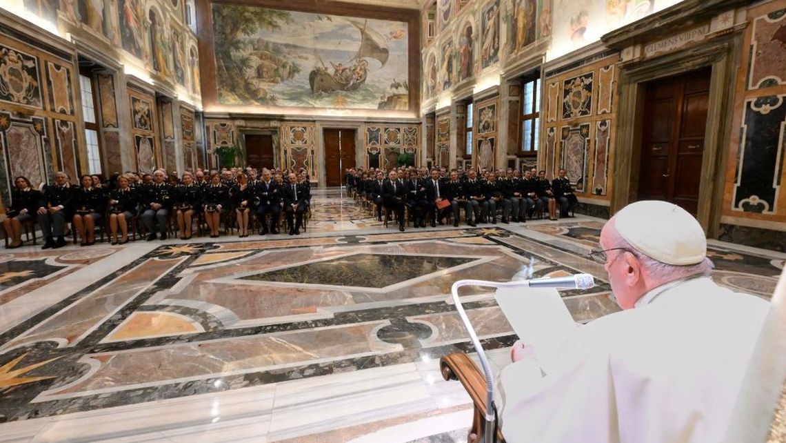 El Papa Francisco llamó a proteger de la violencia a las mujeres