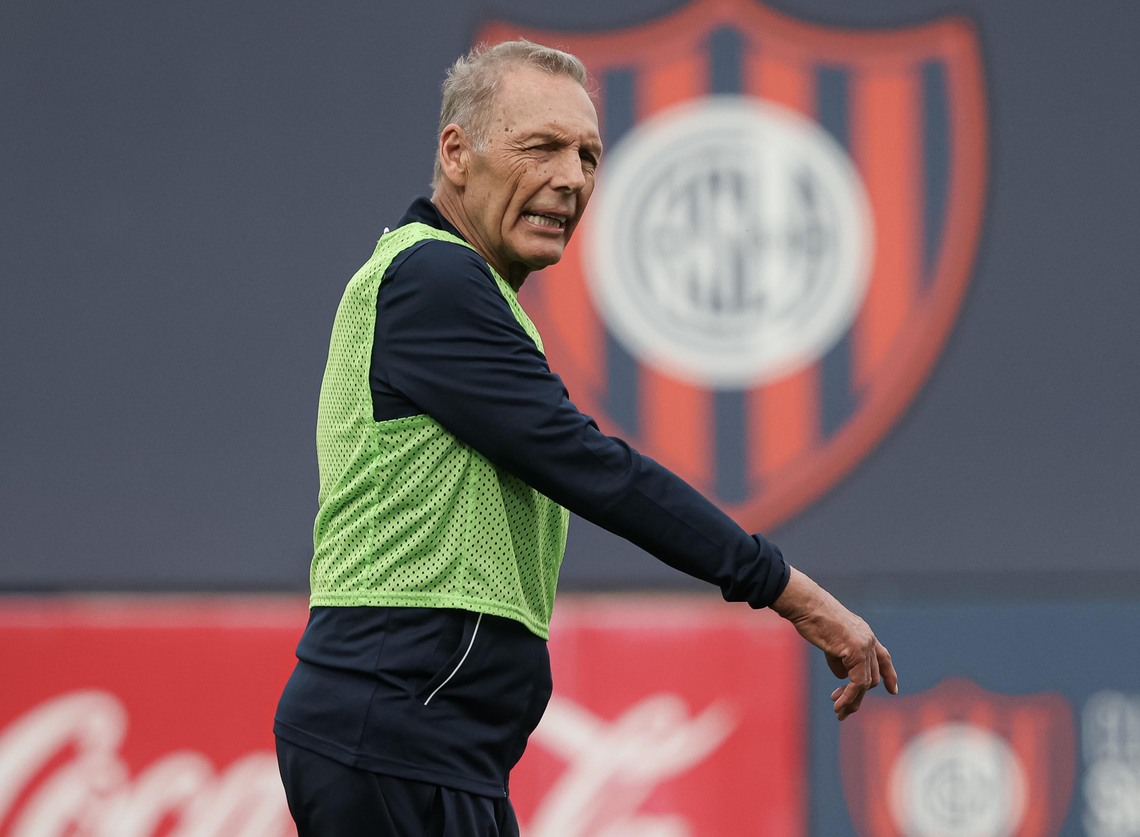 Miguel enfocado en la semifinal con San Lorenzo mientras suena como DT de Boca.