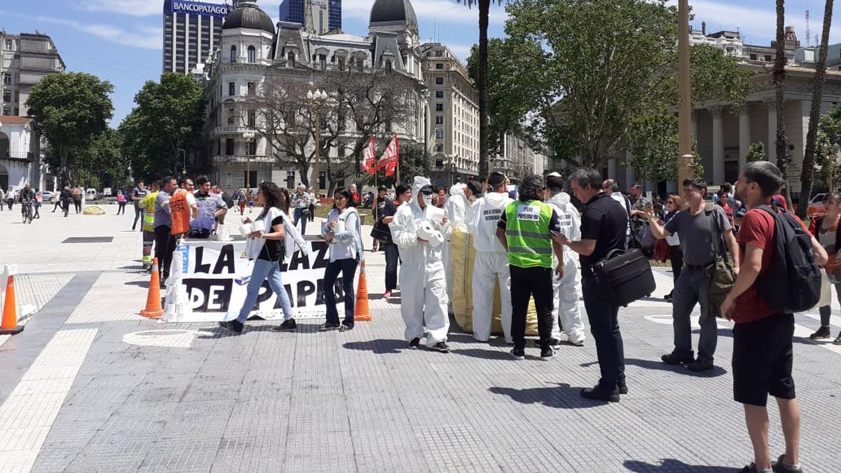 Los trabajadores de Kimberly Clark de Bernal hicieron un Papelazo en ...