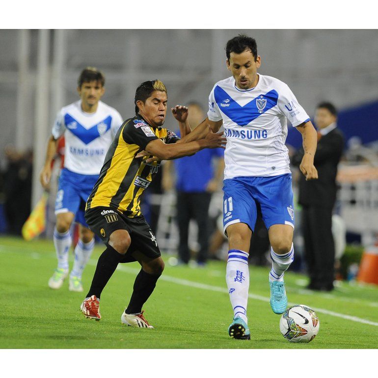 Vélez superó a The Strongest y es líder de su grupo