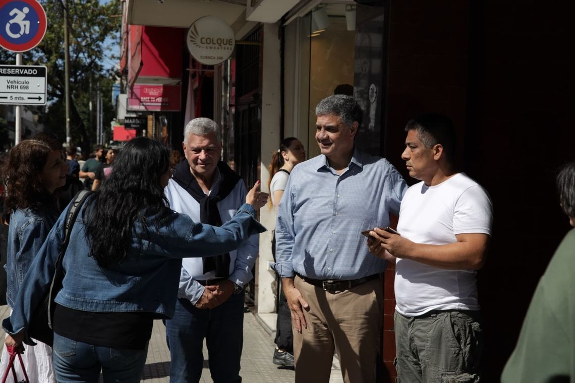 Jorge Macri dialogó con vecinos y comerciantes de Flores a un mes del megaoperativo que terminó con la venta ilegal.