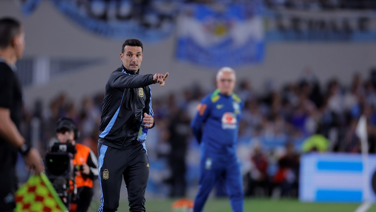 El entrenador se fue muy orgulloso con la actuación de su equipo.