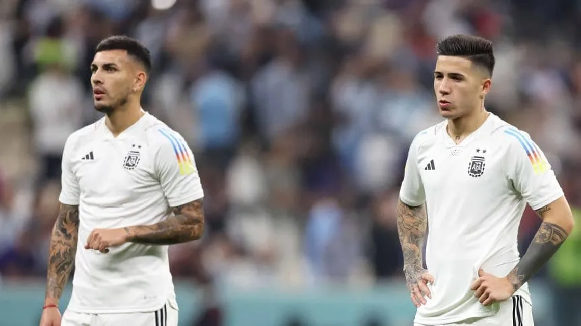 Enzo será titular contra Uruguay y Paredes estará en el banco.