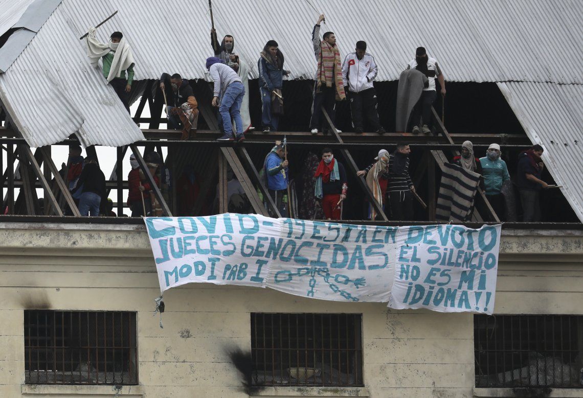 Los detenidos en Villa Devoto encabezaron la protesta en un día de extrema tensión.